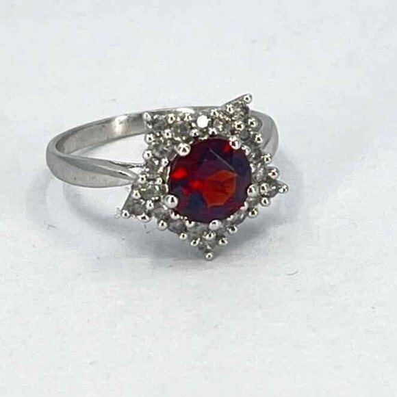 Gorgeous 10K White Gold GarnetDiamond Ring in Size 7.25 - Perfect for Any Occa